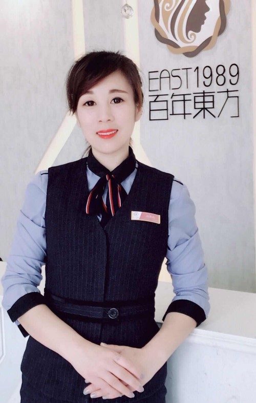  青花美甲怎么做？保定東方技工學(xué)校教你巧做美甲！
