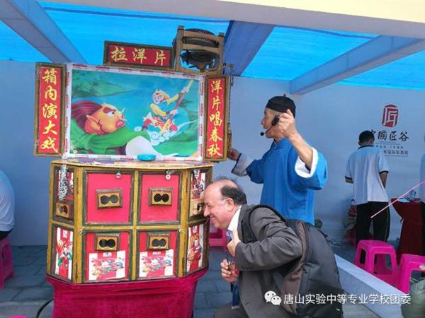 唐山實(shí)驗(yàn)中專(zhuān)師生喜迎國(guó)際職業(yè)技術(shù)教育大會(huì)國(guó)內(nèi)外嘉賓的到來(lái)