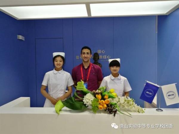唐山實(shí)驗(yàn)中專(zhuān)師生喜迎國(guó)際職業(yè)技術(shù)教育大會(huì)國(guó)內(nèi)外嘉賓的到來(lái)