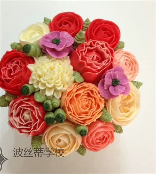 煙臺(tái)波斯蒂糕點(diǎn)培訓(xùn)學(xué)校韓式裱花班開班啦！趕快來圍觀！