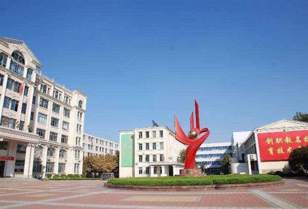青島中魯中等專業(yè)學(xué)校校址在哪兒？如何報名？