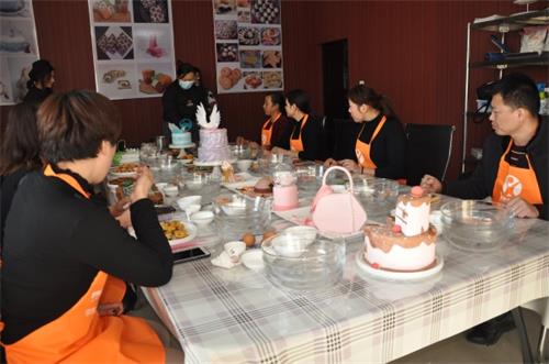 面包烘焙好不好學(xué)？濟(jì)寧哪所西點(diǎn)培訓(xùn)學(xué)?？梢詫W(xué)？