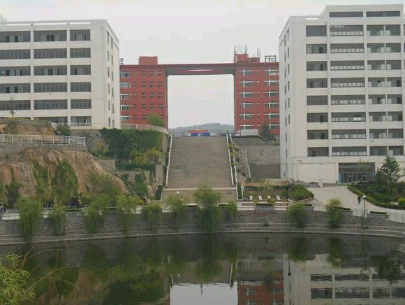 為什么選擇青島恒星科技學(xué)院？