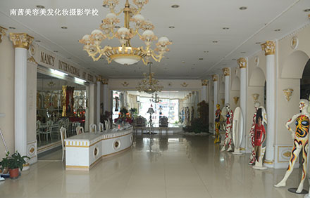去青島化妝學(xué)校學(xué)化妝多久能學(xué)會？