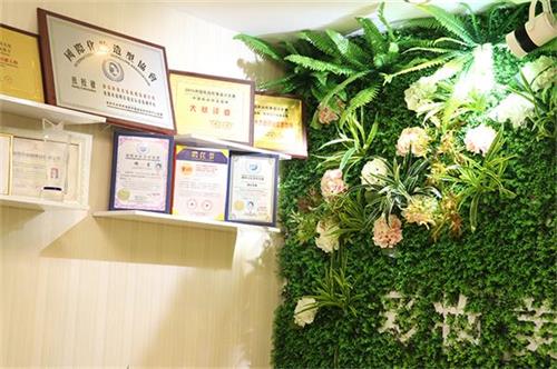 貴陽靜莎彩妝美容美發(fā)紋繡美甲培訓學校有業(yè)余班嗎？