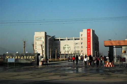 專業(yè)技術(shù)與薪資福利可以兼得，就在河北現(xiàn)代冶金工業(yè)學(xué)校！
