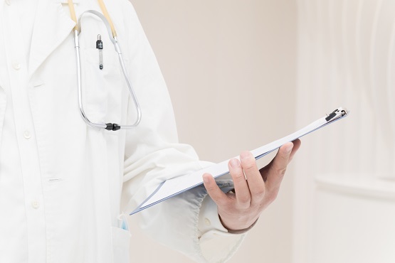 攝圖網(wǎng)_500313251_認(rèn)真寫文檔的年輕醫(yī)生特寫(企業(yè)商用) 攝圖網(wǎng)_500313251_認(rèn)真寫文檔的年輕醫(yī)生特寫(企業(yè)商用)