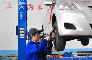 開(kāi)封汽修學(xué)校有汽車整形技術(shù)專業(yè)嗎？就業(yè)前景好不好？