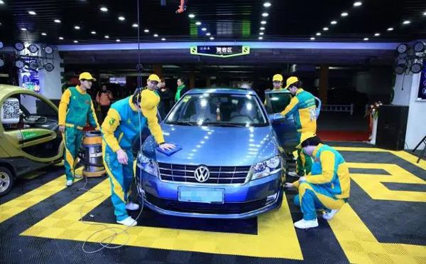 想學(xué)汽車運(yùn)用與維修專業(yè)？就選邢臺(tái)汽修服裝學(xué)校！