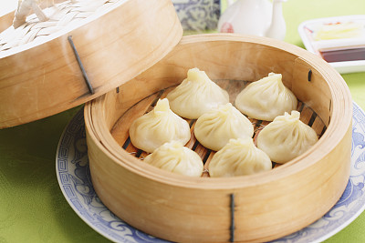 想學(xué)面點(diǎn)制作嗎？來保定玉蘭香廚師學(xué)校吧！