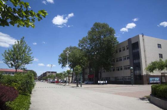 山海關(guān)鐵路技師學(xué)院 山海關(guān)鐵路技師學(xué)院