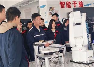 灤南職教中心老教師“引路課” 開課，..